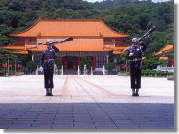 衛兵の青年の写真